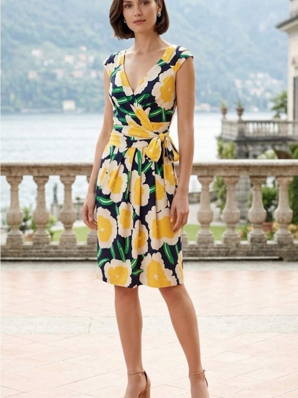 Diane Von Furstenberg 100% Silk Vibrant Floral Wrap Dress Size 8